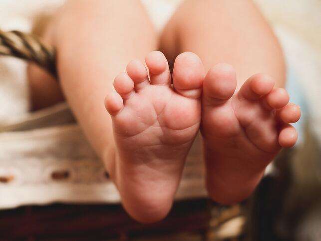 孩子脚崴了怎么办