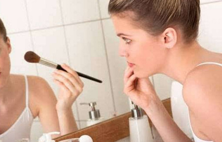 孕期哺乳期到底能不能化妆染发？你知道吗？