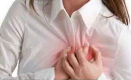 乳房大更易患乳腺癌？这5大入侵信号你都知道吗？