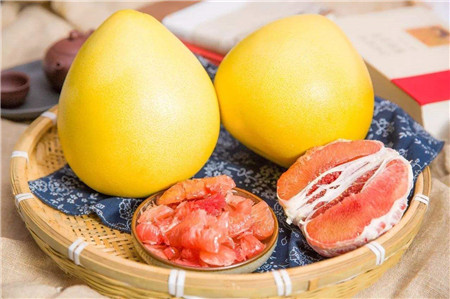 晚上吃柚子可以减肥吗 吃柚子真的能减肥吗？