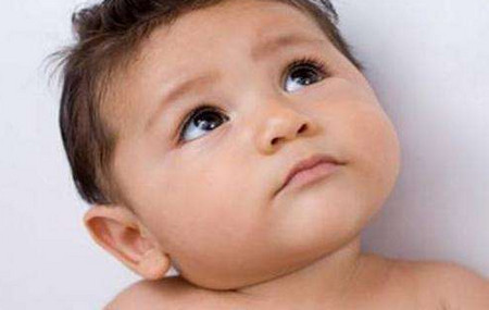 宝宝斜颈有什么症状？该怎么办