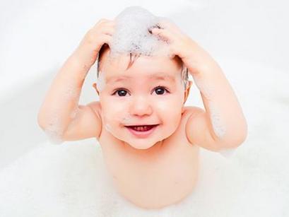 给宝宝洗头的正确方法和步骤是什么？