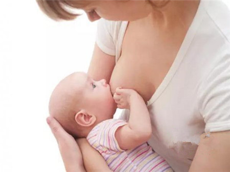 躺着怎么喂宝宝 给宝宝喂奶的正确姿势