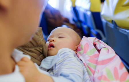 第一次带宝宝坐飞机需要注意些什么