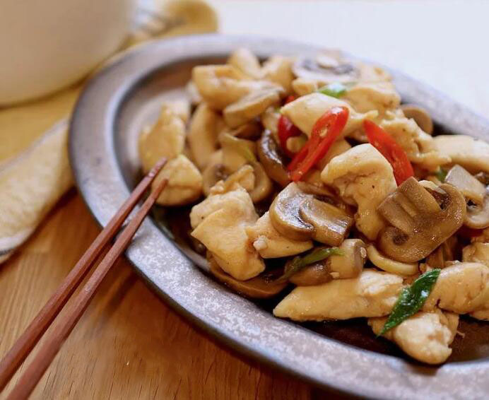 蚝油蘑菇炒鸡丁 软滑柔嫩的下饭料理