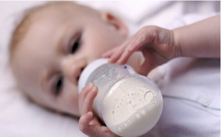 宝宝喝奶粉，奶量和次数如何计算？