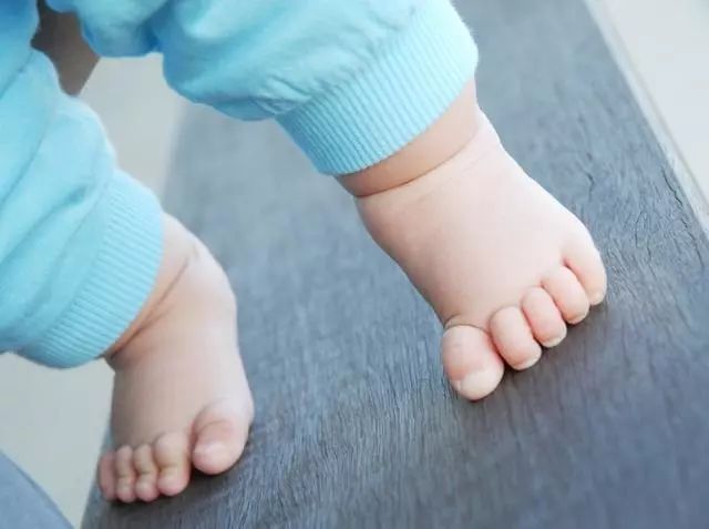 影响宝宝关节发育的行为有哪些