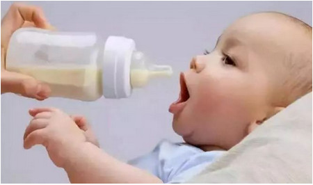 混合喂养的宝宝如何补水