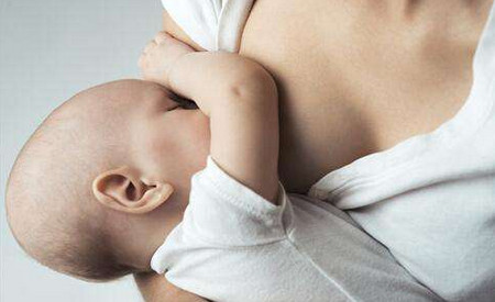 母乳喂养的四种正确姿势