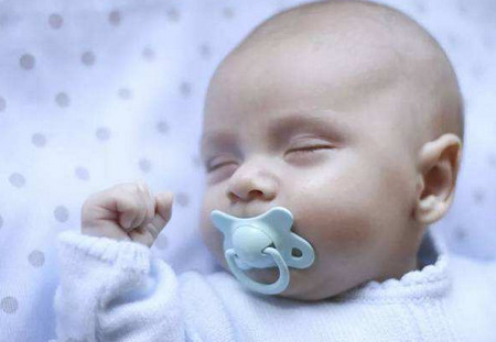 宝宝什么时候就不能用安抚奶嘴了？