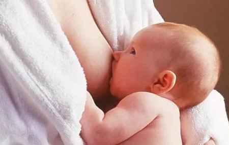 母乳喂养对新生儿的好处！
