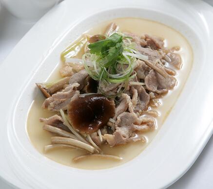 茶树菇姜丝羊肉汤 清爽暖胃的冬季养生料理