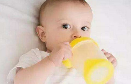 如何对新生儿进行奶粉和母乳的混合喂养？