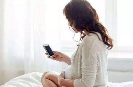 孕期玩手机孩子易暴躁吗?