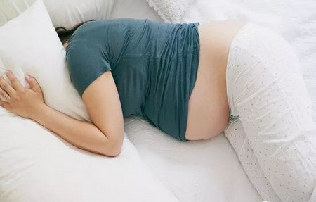 孕妇可以右侧卧睡觉吗