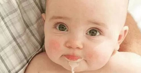 宝宝不愿吃奶是厌奶期吗？