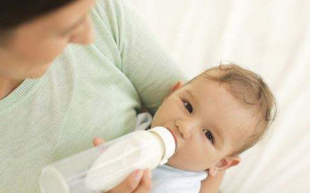 宝宝转奶腹泻应该如何应对？