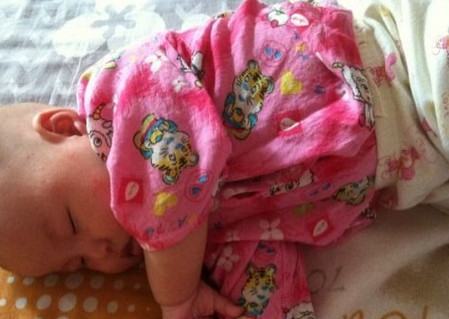 婴儿不同的睡姿暗示什么
