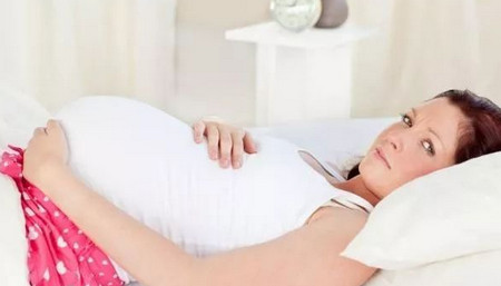 孕晚期不要采取这2种睡姿！