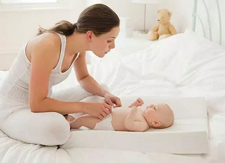 宝宝洗澡后为什么要做抚触？