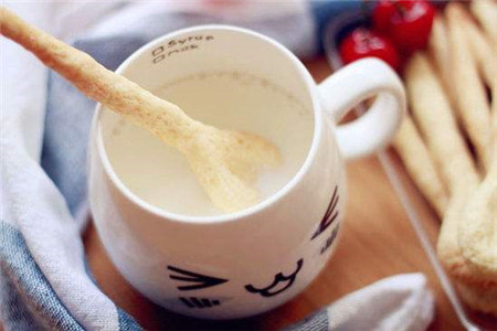 胆结石可以喝酸奶吗 酸奶会加重胆结石吗？