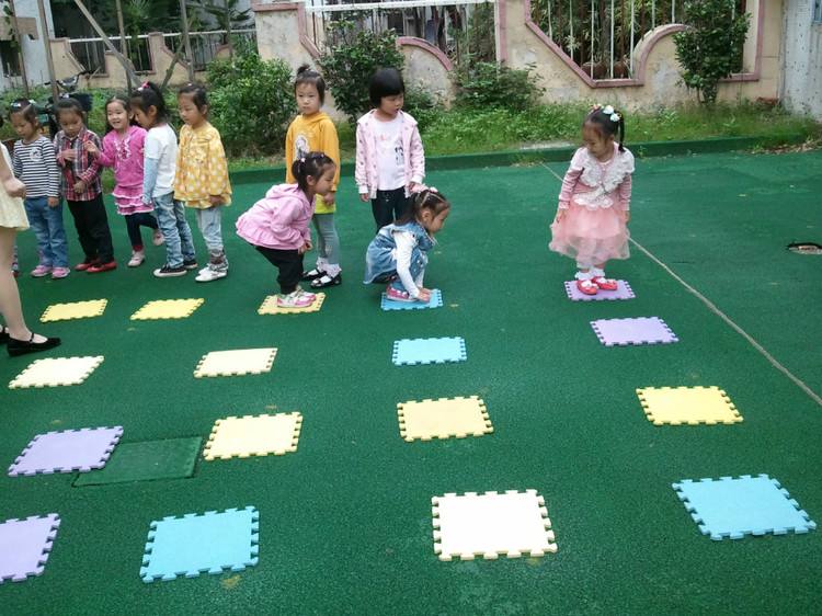 幼儿园青蛙跳荷叶教案5
