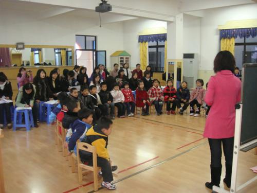 幼儿园小鱼逃走了教案4