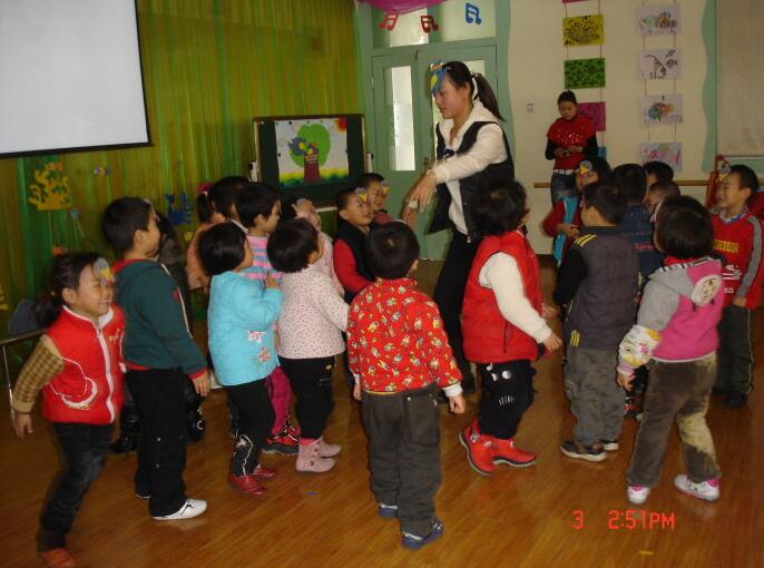 中班小乌鸦爱妈妈教案4