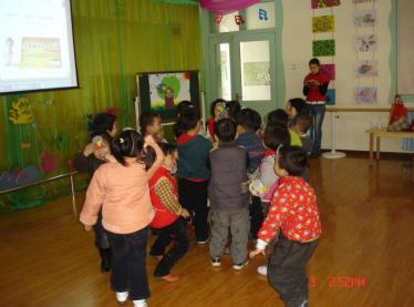 中班小乌鸦爱妈妈教案5