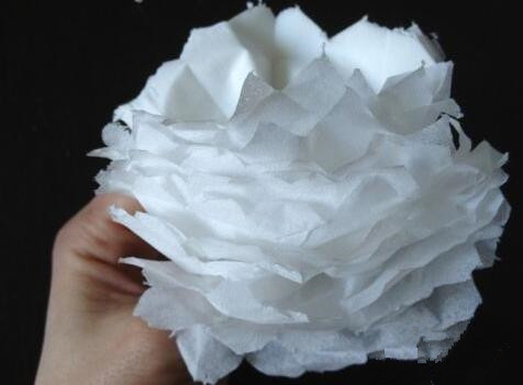 怎么用餐巾纸折小白花8