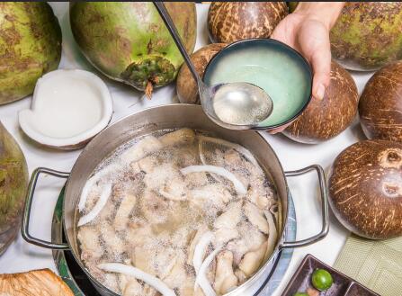 椰肉怎么做简单又好吃 想念那些被随手扔掉的椰子