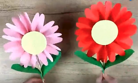 劳动节简单彩纸花朵制作方法6
