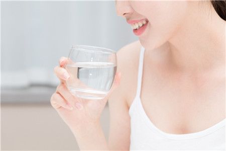 夏天来月经可以喝常温的水吗 常温的水对月经有影响吗？4