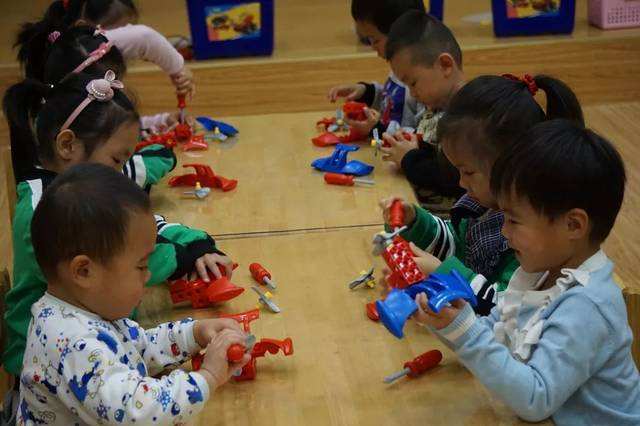幼儿园中班拧螺丝教案6