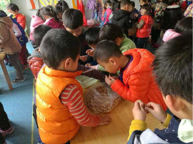 幼儿园大班剥花生教案1