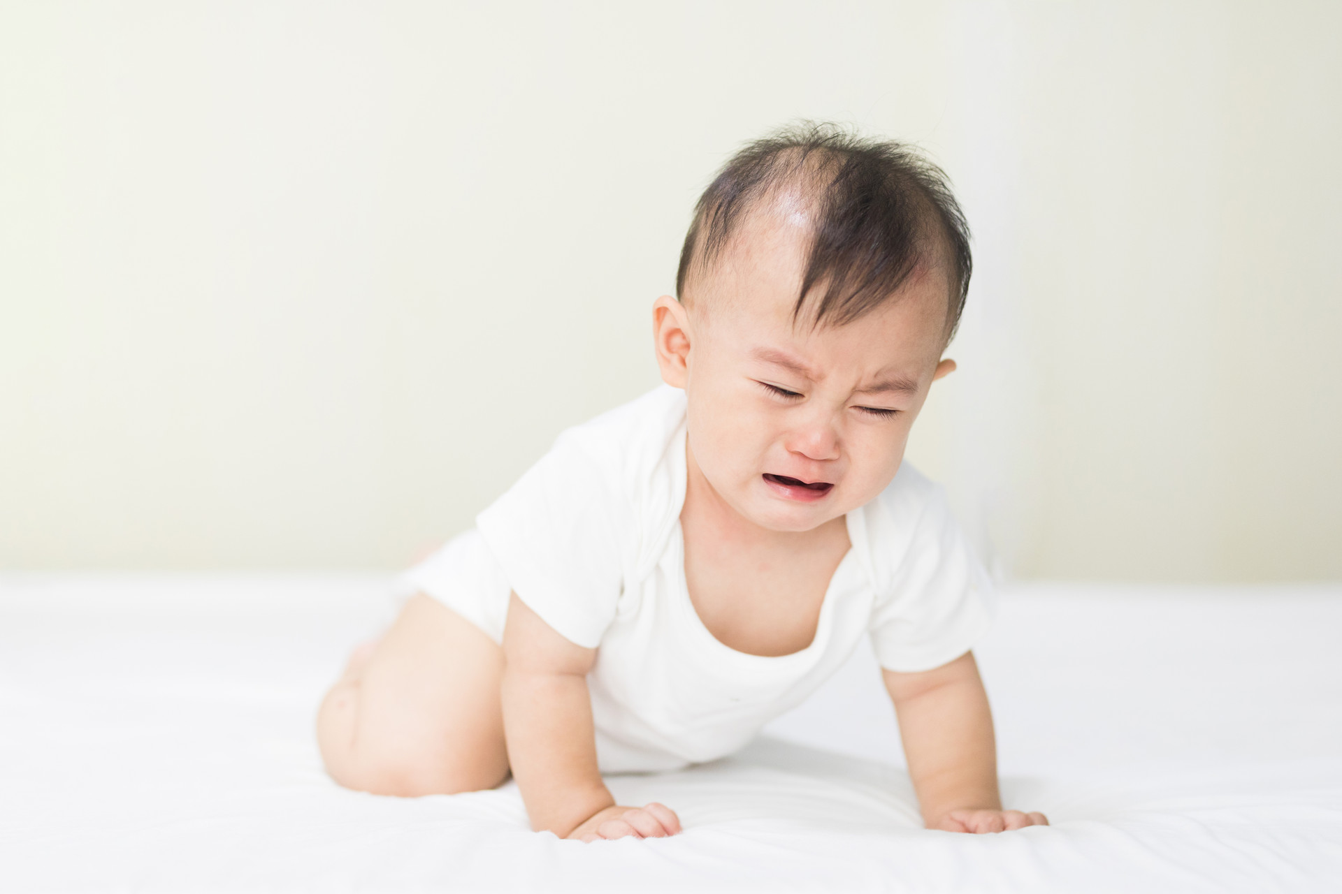 宝宝尿潴留按摩方法