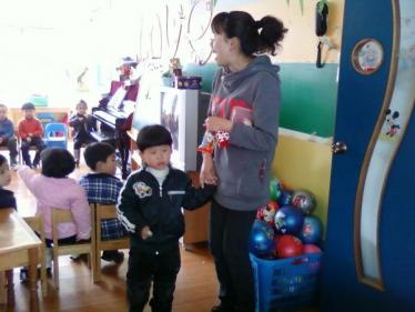 小班美术糖果爸爸教案4