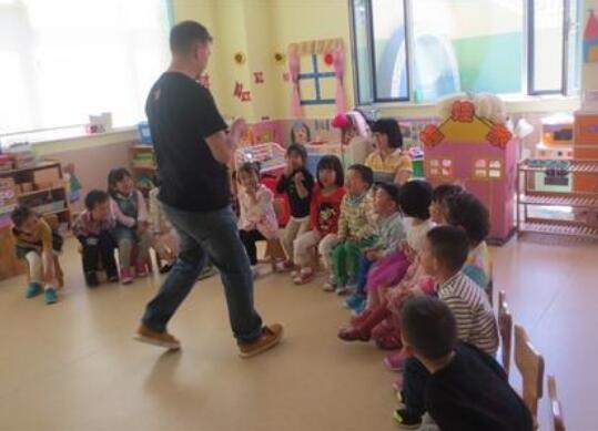 幼儿园小班点彩画教案4