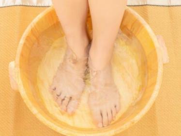 哺乳期白醋泡脚可以治脚气吗 哺乳期治脚气小偏方