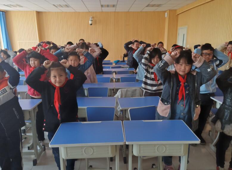 小班粗心的小画家教案6