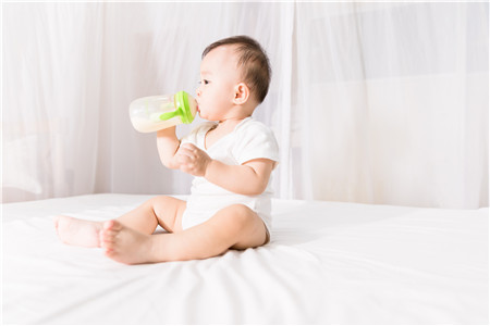 13个月宝宝奶粉喝几段 是二段奶粉还是三段奶粉