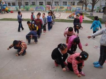 幼儿园花样玩绳教案6