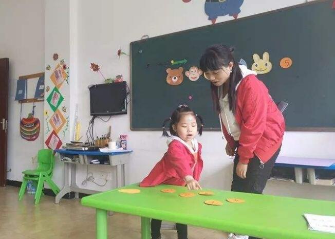 小班数学分小鱼教案6