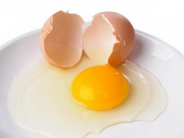 鸡蛋黄有点绿能吃吗
