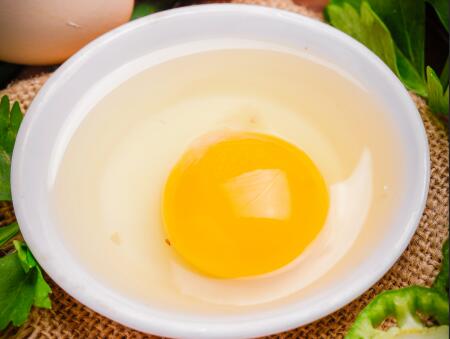 孕晚期吃鹅蛋能去胎毒吗 孕期吃鹅蛋应注意这些事项