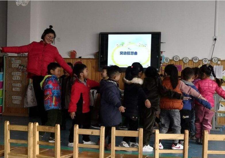 小班一颗纽扣教案4