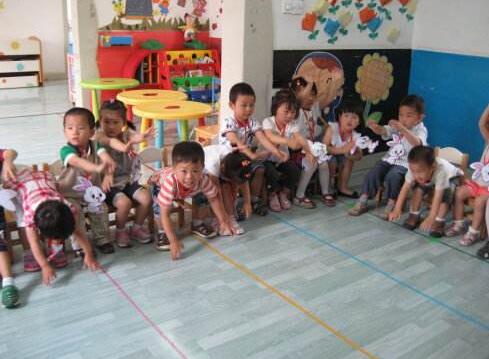 中班艺术小兔和狼教案1