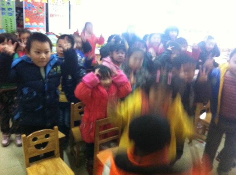 小班音乐快跳起来教案3