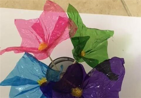 儿童节玻璃糖果纸花朵手工制作