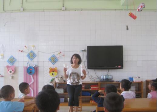 幼儿园传纸杯游戏教案2